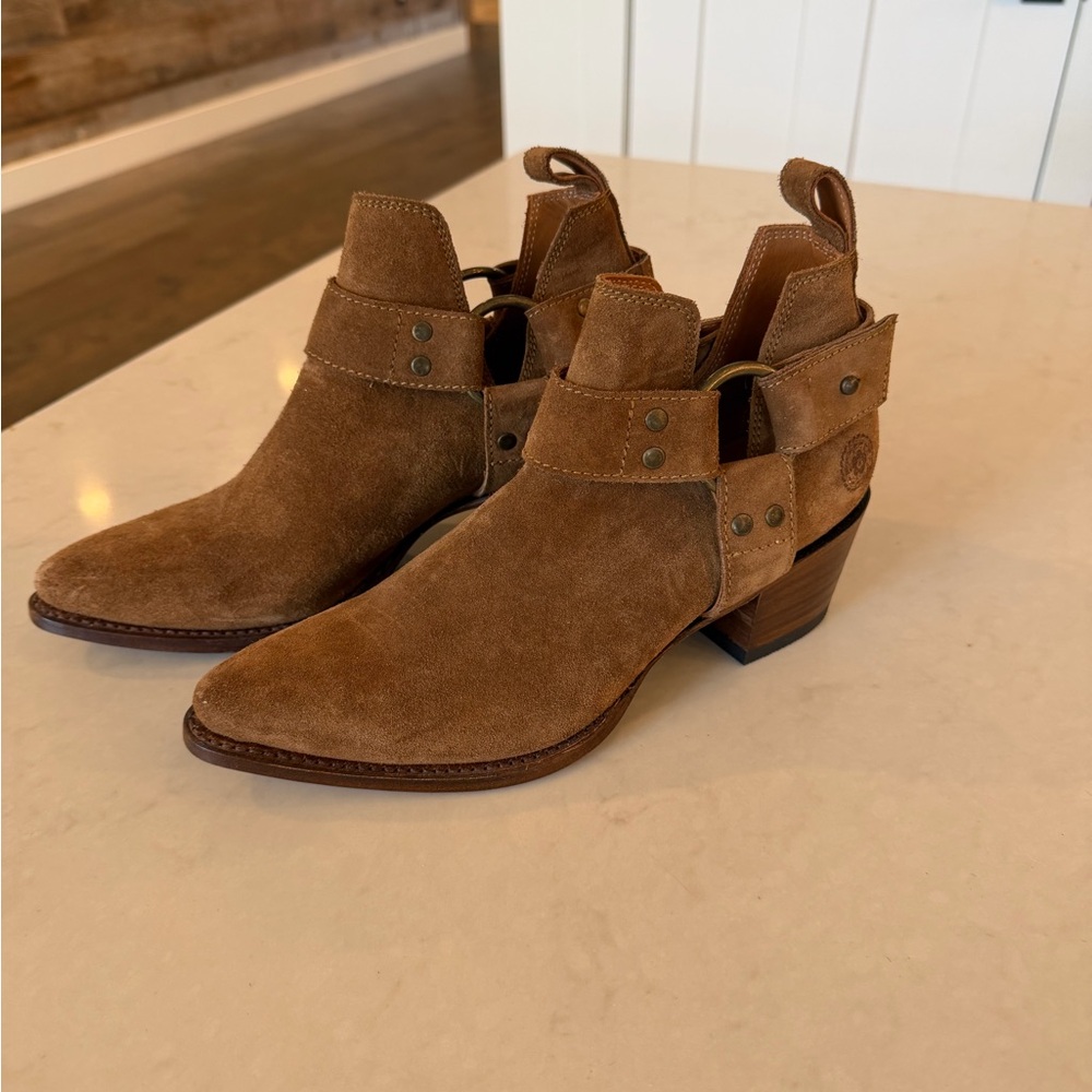 Ranch road booties size 8